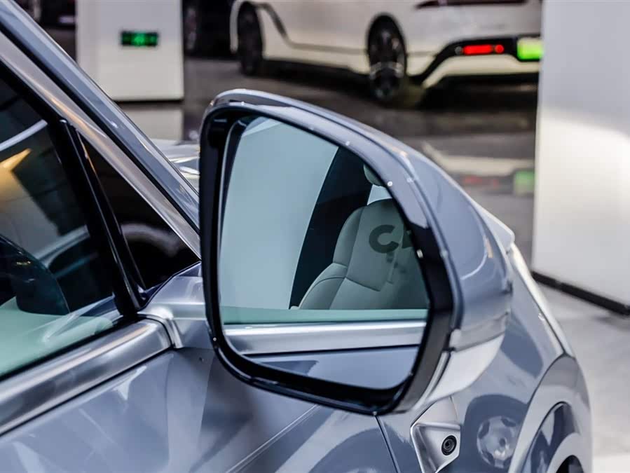 Li L7 2025 immagine di auto #16