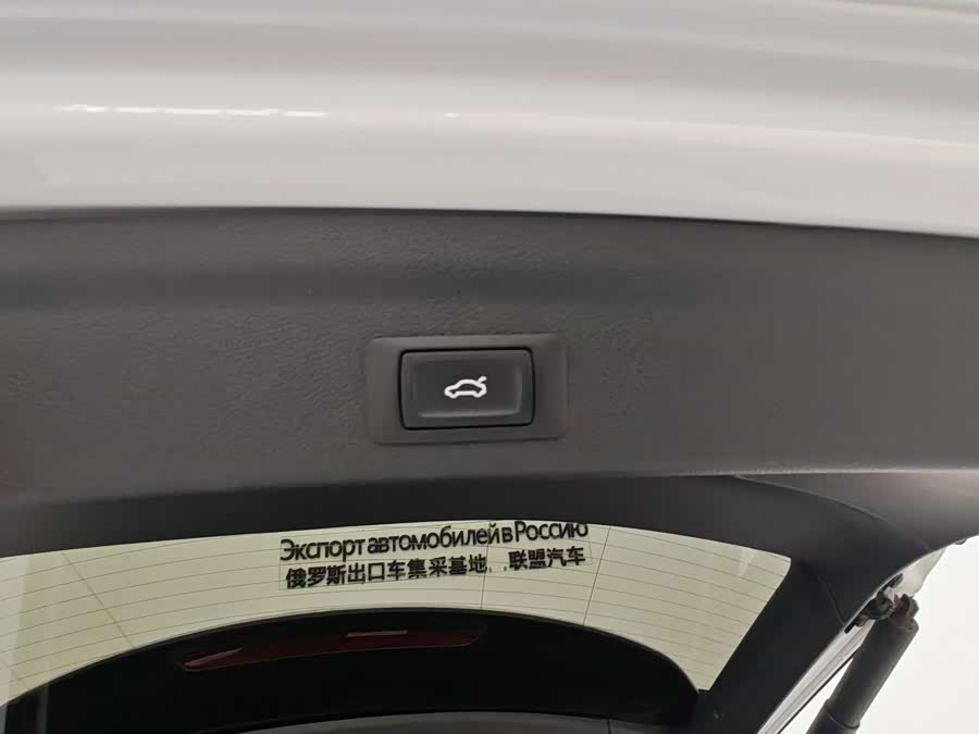 Audi Q3 2021 car image #16