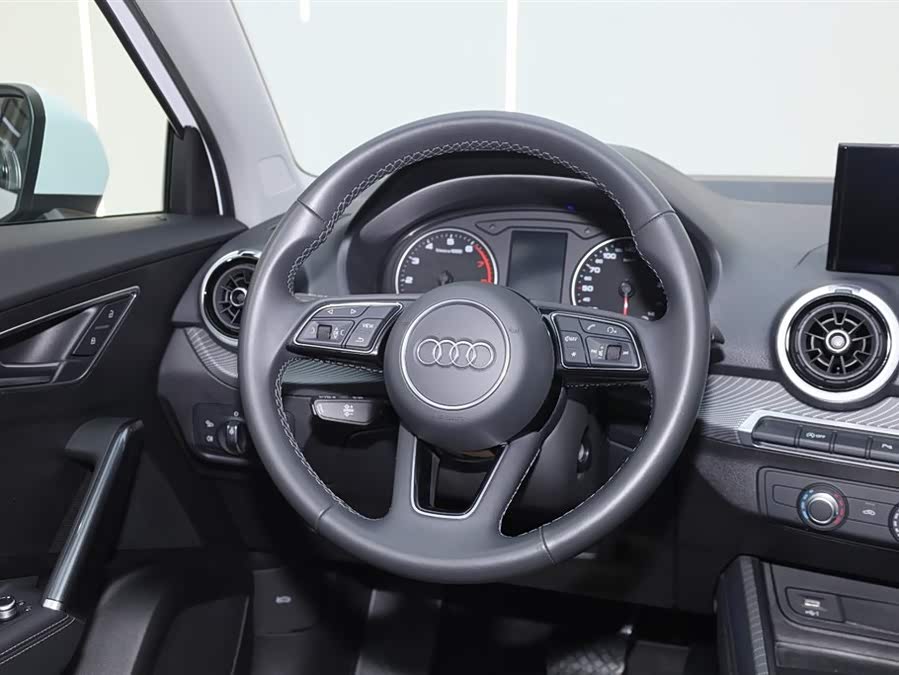 Audi Q2L 2023 car image #16