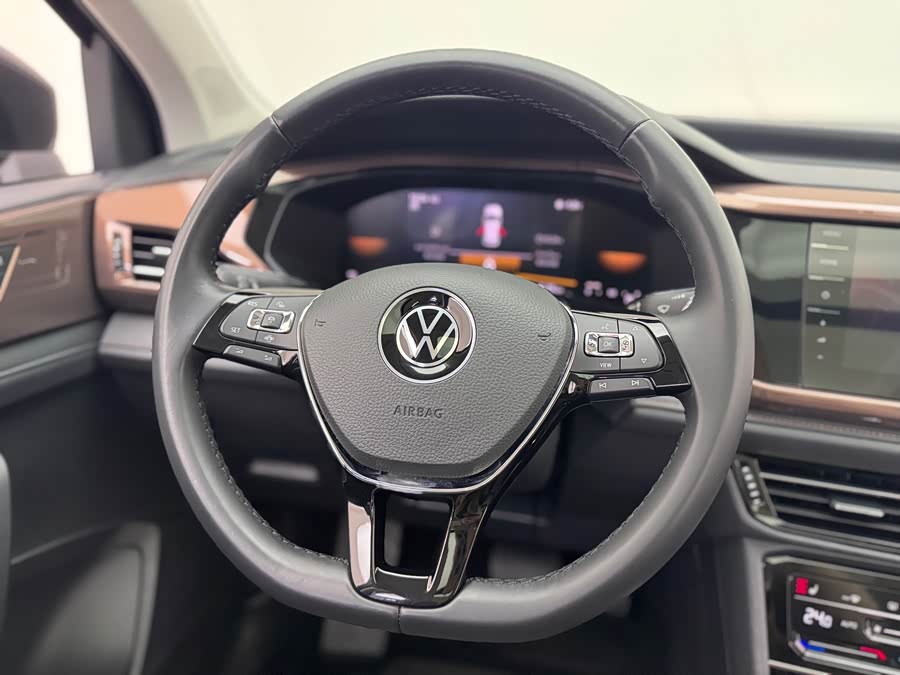 Volkswagen Tharu 2022 car image #16