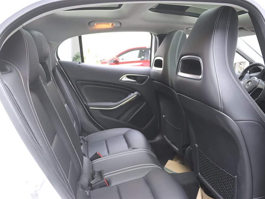 Mercedes-Benz GLA Class 2016 car image #16