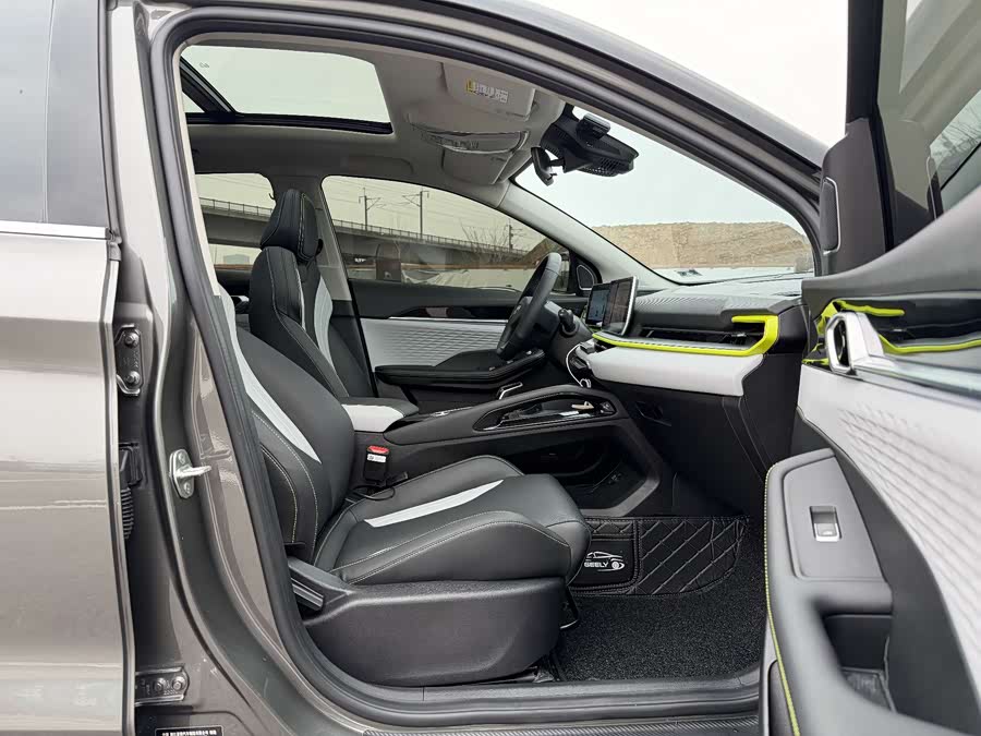 GEELY Coolray 2022 car image #16