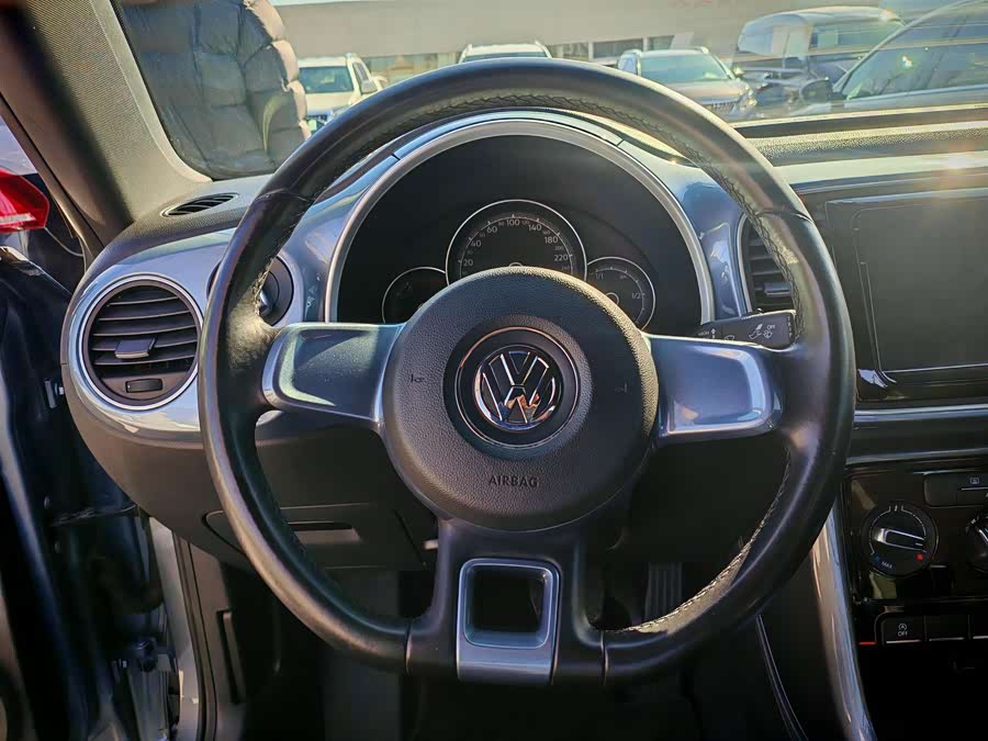 Volkswagen Beetle 2017 изображение автомобиля #16