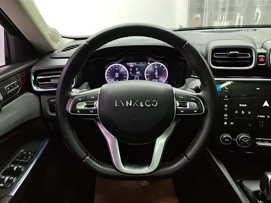 Lynk & Co 02 2019 car image #16