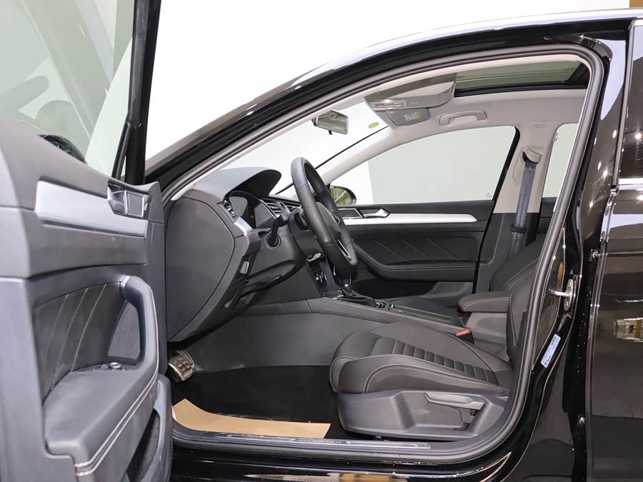 Volkswagen Magotan 2025 immagine di auto #16