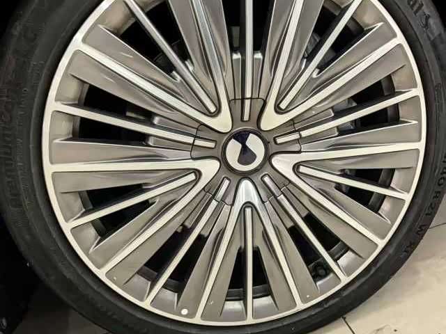 Denza Z9 2024 car image #16