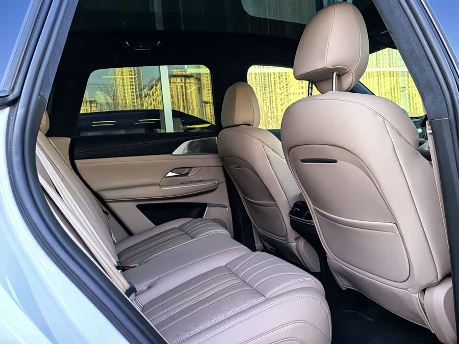 Xpeng G9 2025 صورة سيارة #16