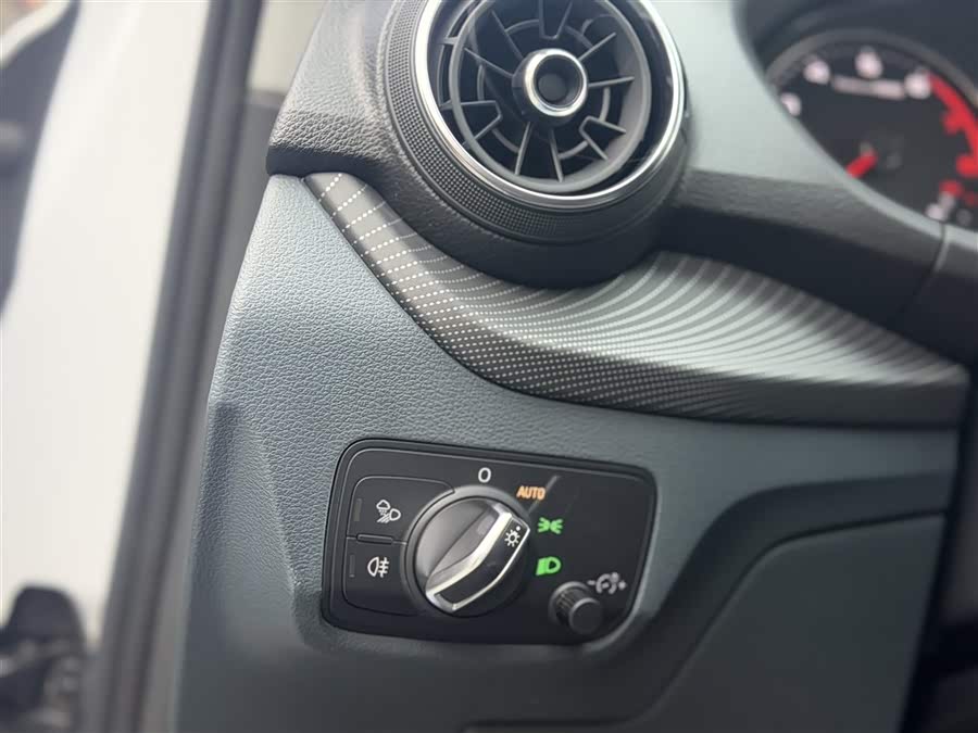 Audi Q2L 2020 car image #16