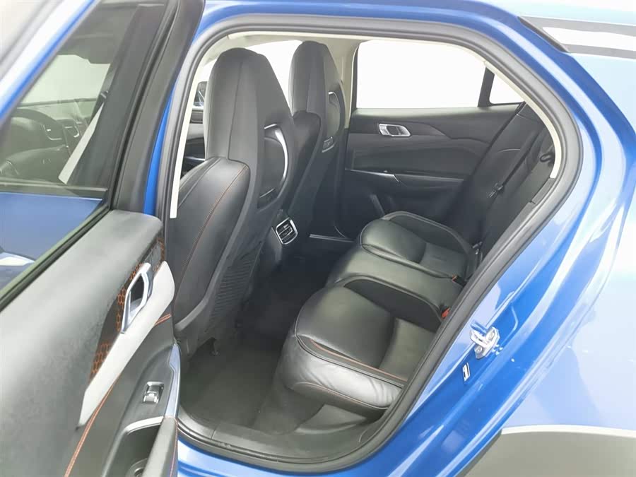 Lynk & Co 02 2018 car image #16