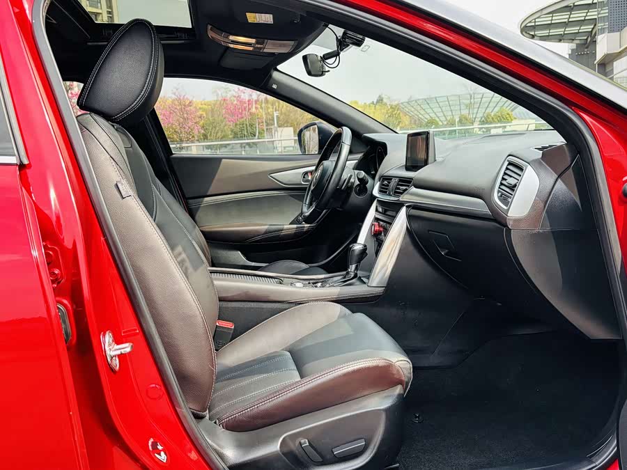 Mazda CX-4 2019 immagine di auto #16