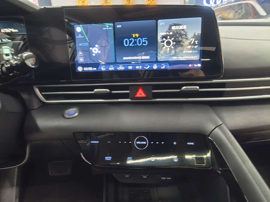 Hyundai Elantra 2023 immagine di auto #16