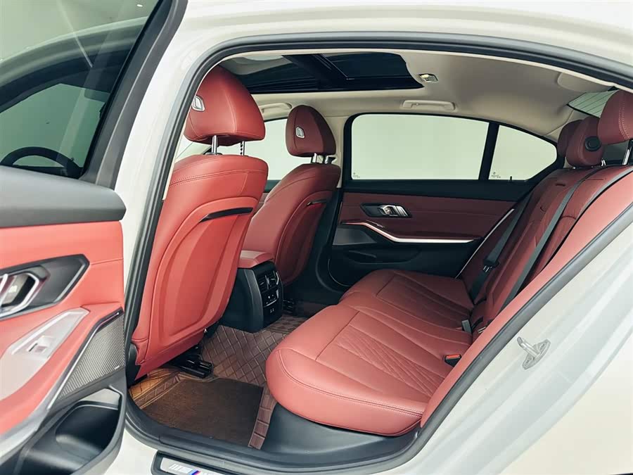 BMW 3 Series 2025 car image #16