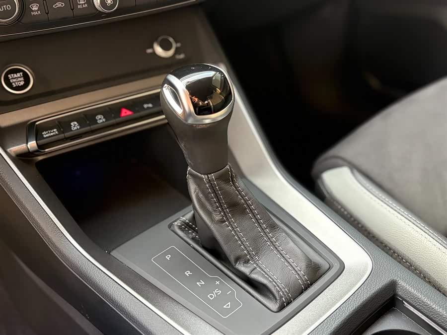 Audi Q3 2023 car image #16