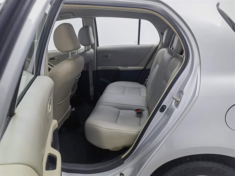 Toyota Yaris 2013 car image #16