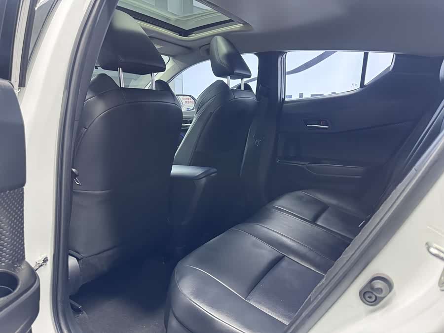 Toyota C-HR 2021 car image #16