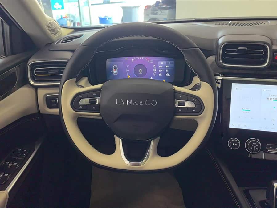 Lynk & Co 02 2021 car image #16
