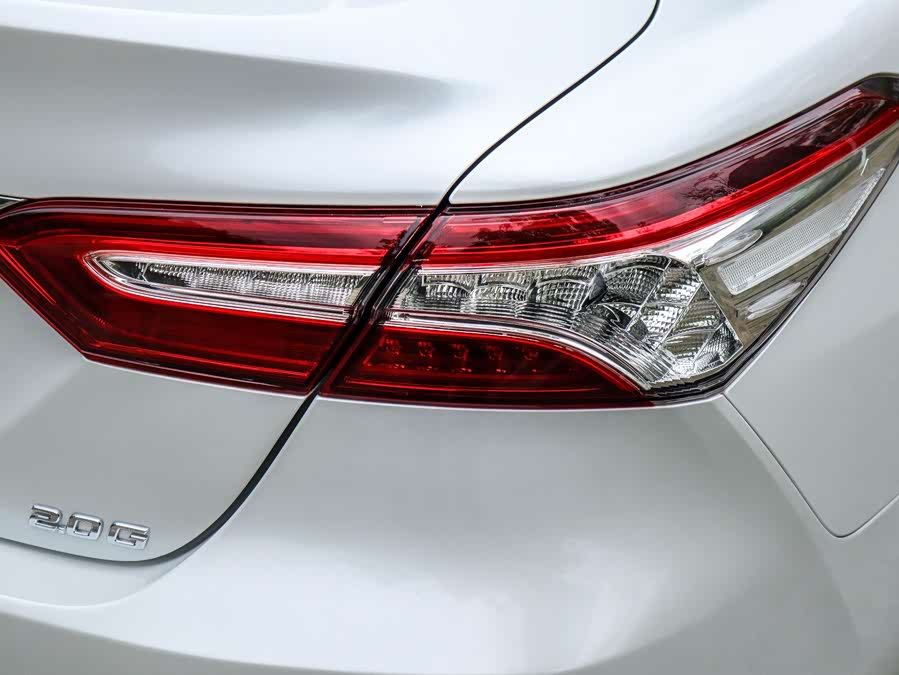 Toyota Camry 2020 car image #16