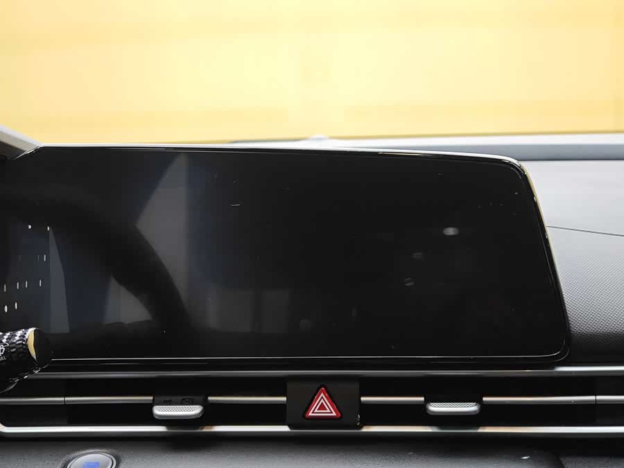 Hyundai Elantra 2023 immagine di auto #16