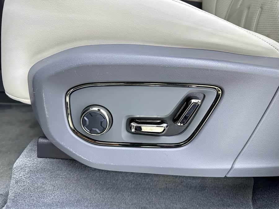 Zeekr 7X 2024 car image #16