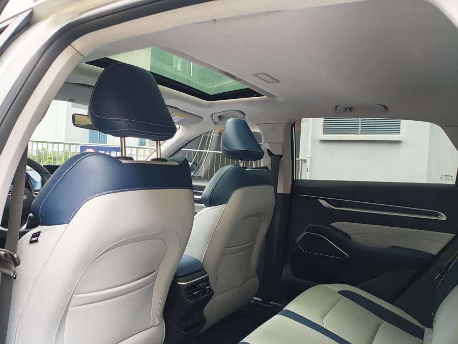 Emgrand 2022 car image #16