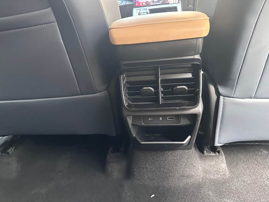 GEELY Boyue L 2023 car image #16