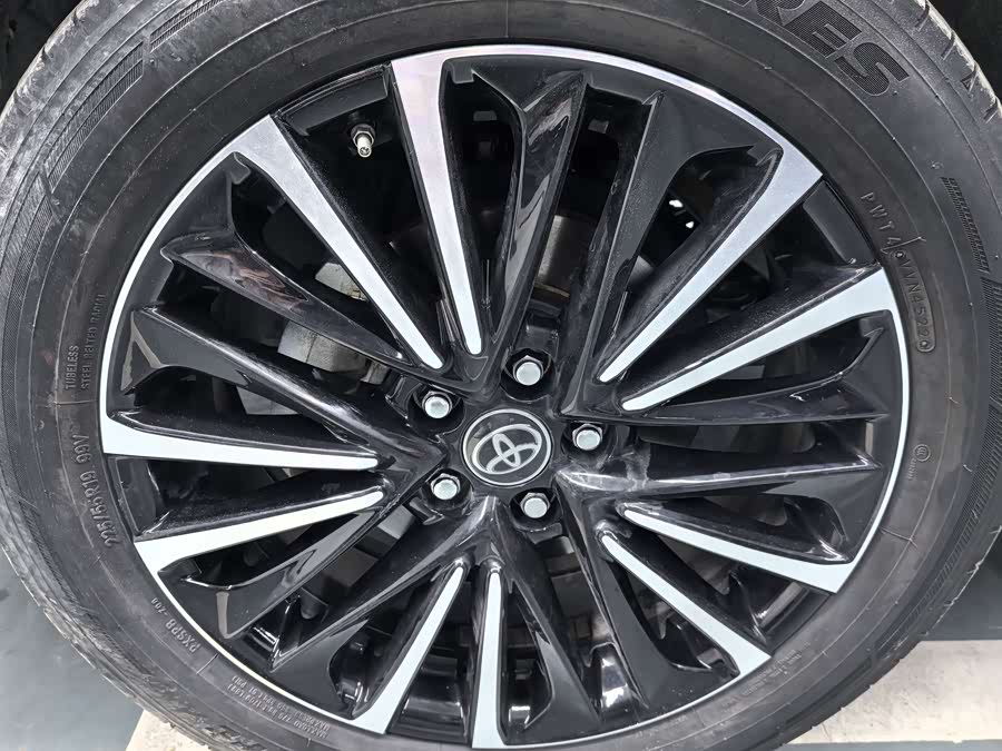 Toyota Venza 2023 car image #16