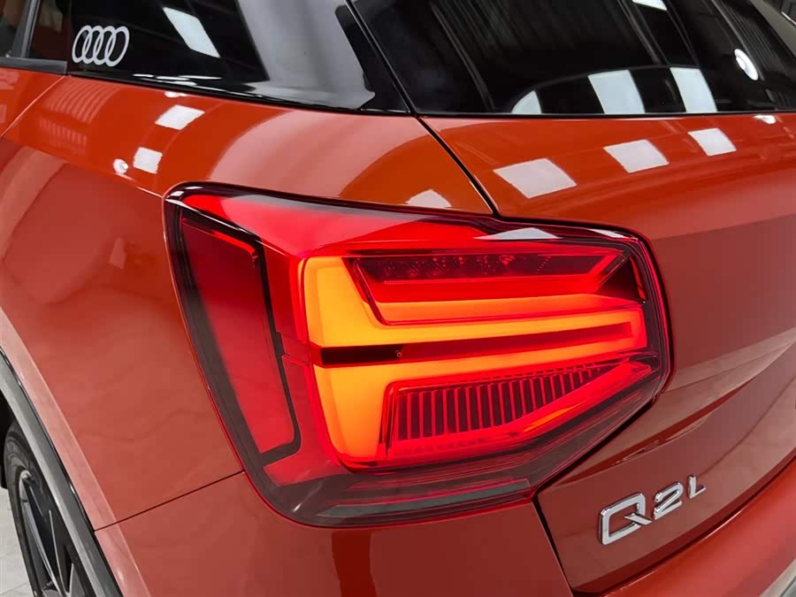 Audi Q2L 2021 car image #16