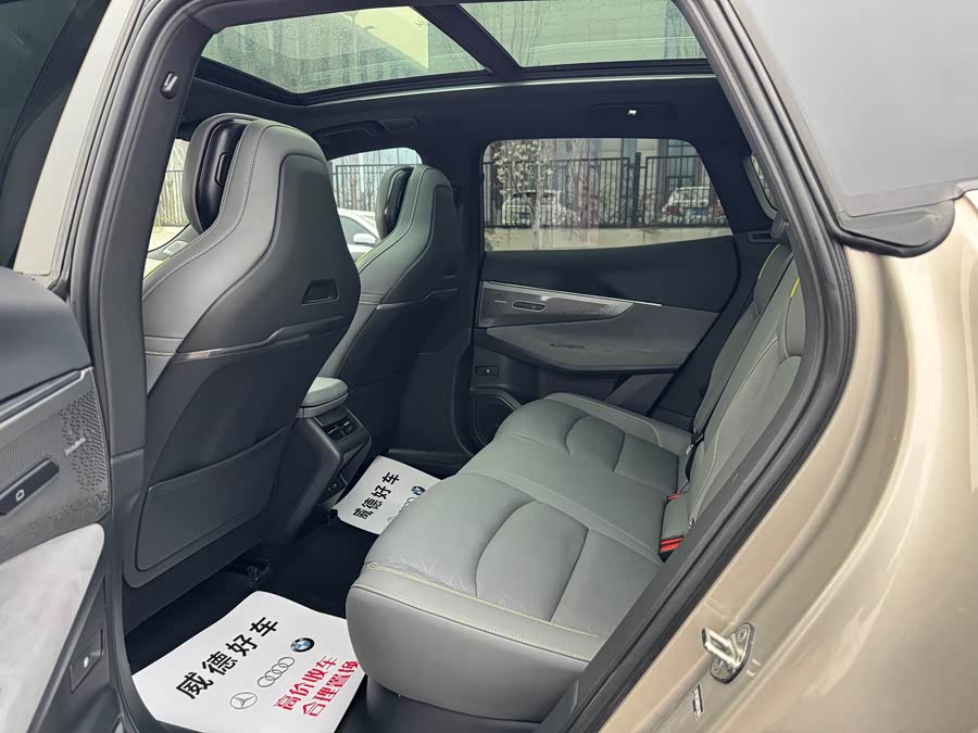 Lynk & Co 08 EM-P 2024 car image #16