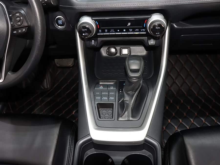 Toyota RAV4 2019 car image #16