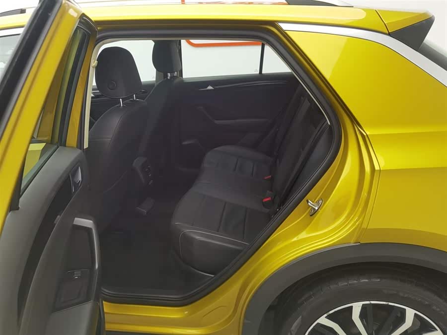 Volkswagen T-Roc 2019 car image #16