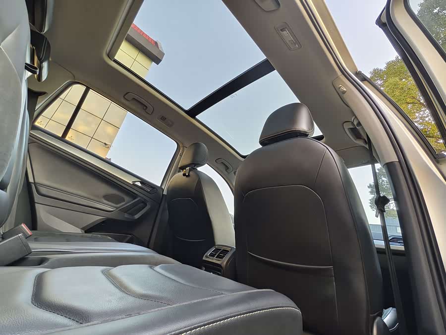 Volkswagen Tiguan L 2019 изображение автомобиля #16