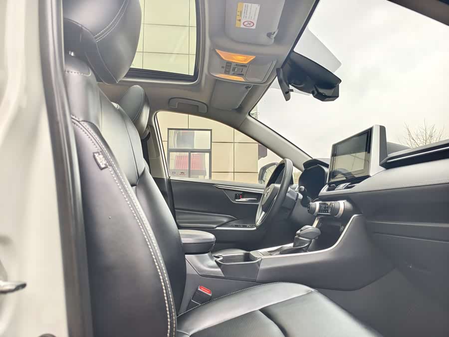 Toyota RAV4 2020 car image #16