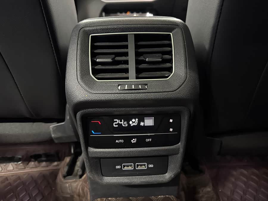 Volkswagen Tayron 2023 immagine di auto #16