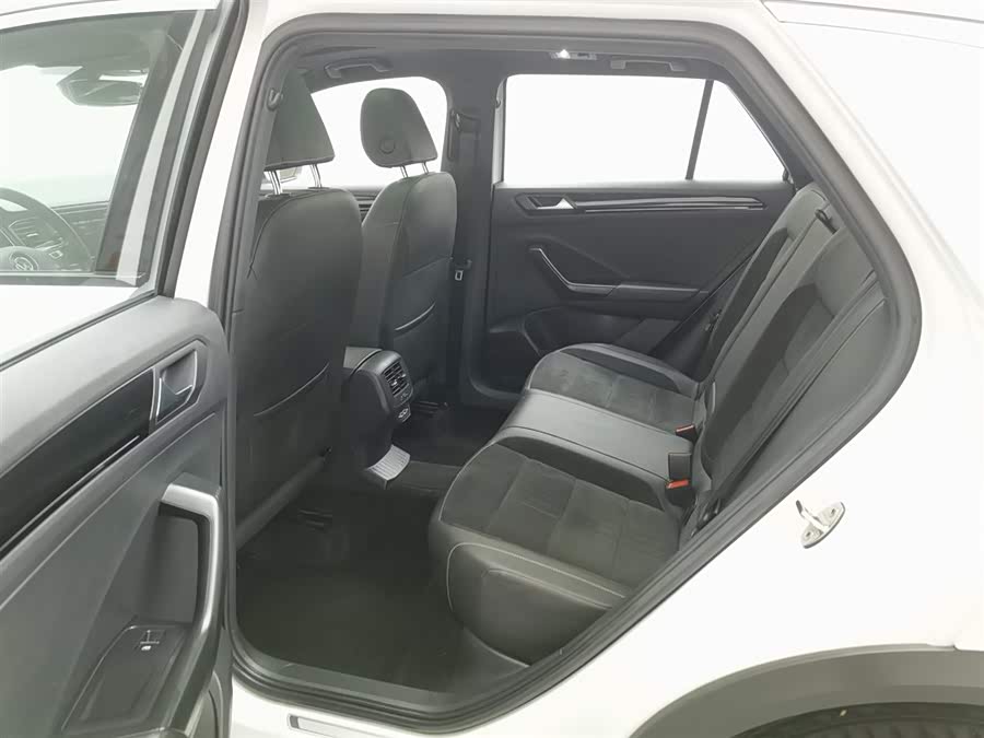 Volkswagen T-Roc 2020 car image #16