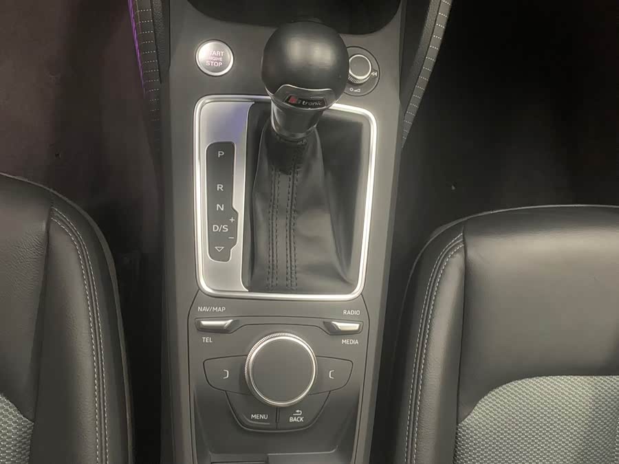 Audi Q2L 2021 car image #16