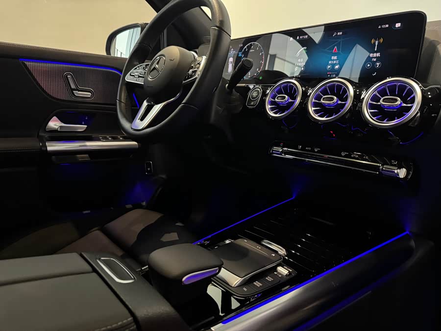 Mercedes-Benz GLA Class 2021 car image #16