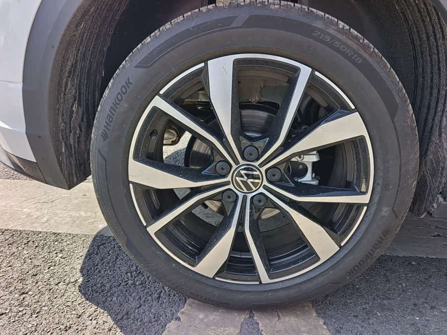 Volkswagen T-Roc 2026 car image #16