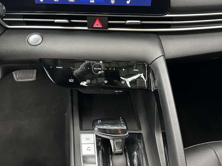 Hyundai Elantra 2023 immagine di auto #16