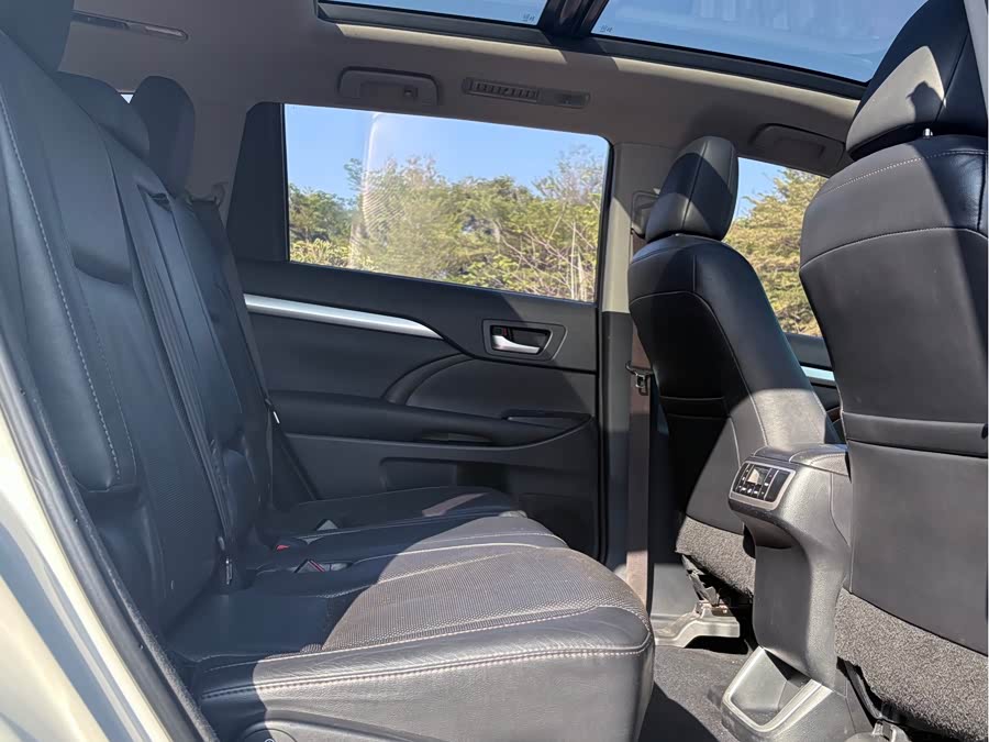 Toyota Highlander 2015 image de voiture #16