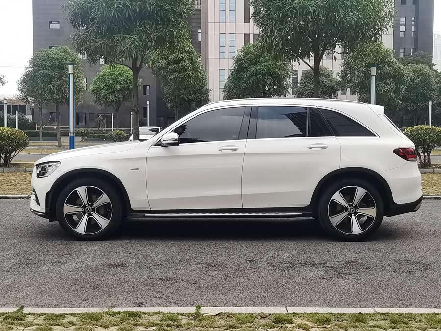Mercedes-Benz GLC Class 2022 car image #16