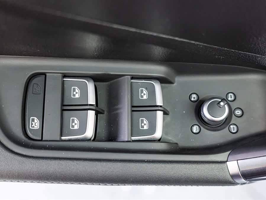 Audi Q2L 2023 car image #16