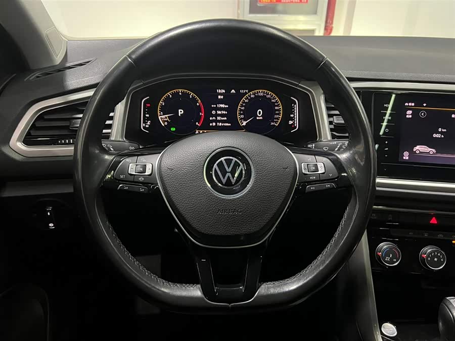 Volkswagen T-Roc 2022 #16 Volkswagen T-Roc 2022 car image #16