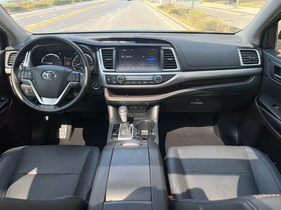 Toyota Highlander 2021 car image #16