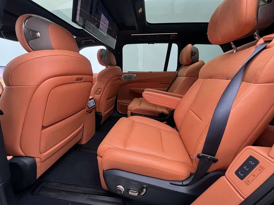 Lynk & Co 900 2025 car image #16