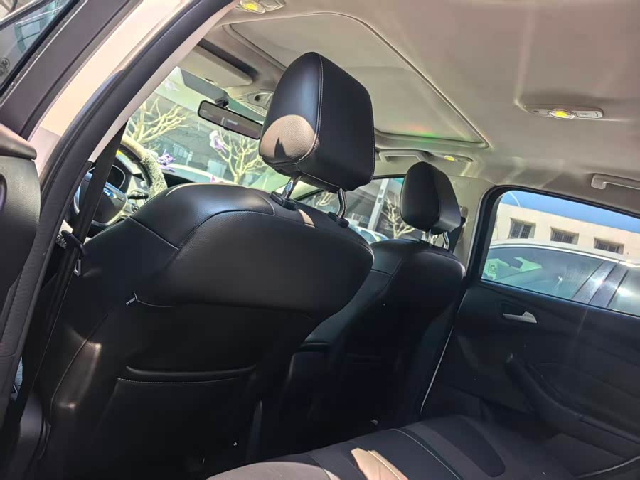 Ford Focus 2013 car image #16