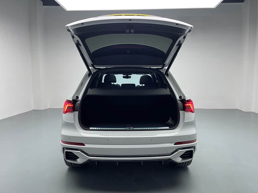 Audi Q3 2023 car image #16