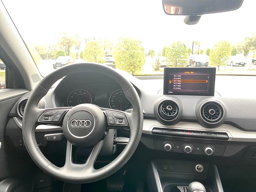 Audi Q2L 2021 صورة سيارة #16