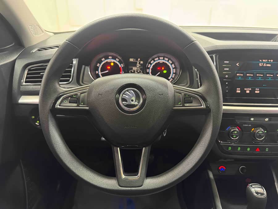 Skoda Kamiq 2021 imagem de carro #16