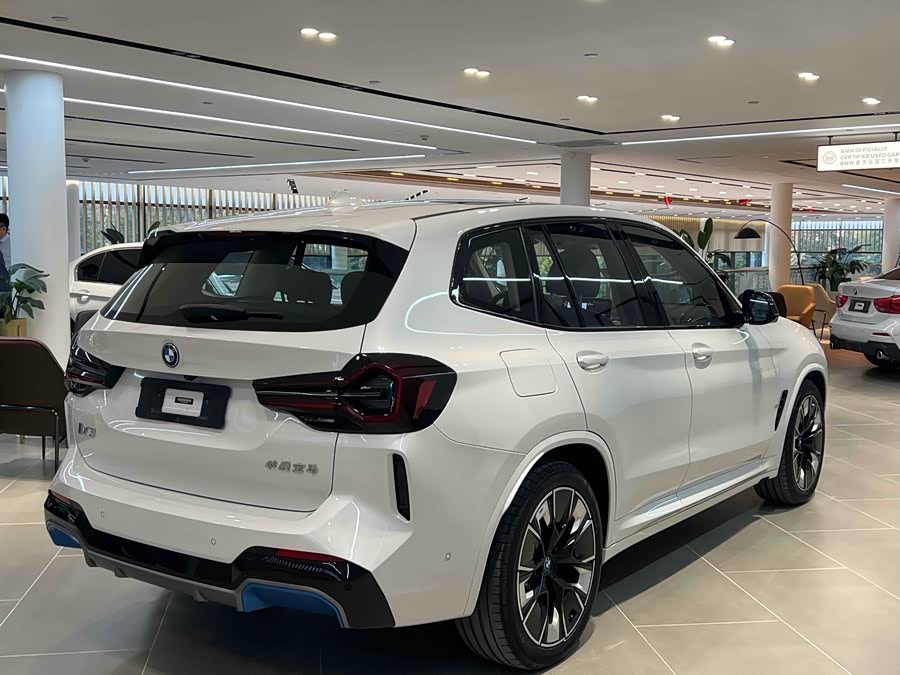 BMW iX3 2021 immagine di auto #16