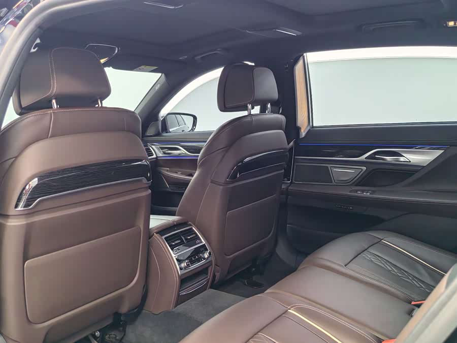 BMW 7 Series 2022 car image #16